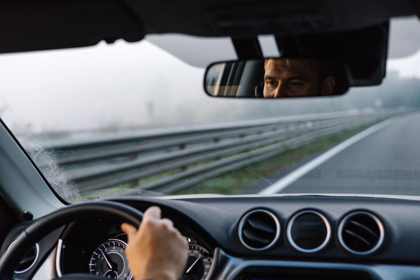 Les jeunes conducteurs sont souvent confrontés à des difficultés lorsqu'ils cherchent à souscrire une assurance pour leur véhicule.