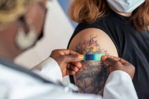 Assurance pour tatouages et piercings