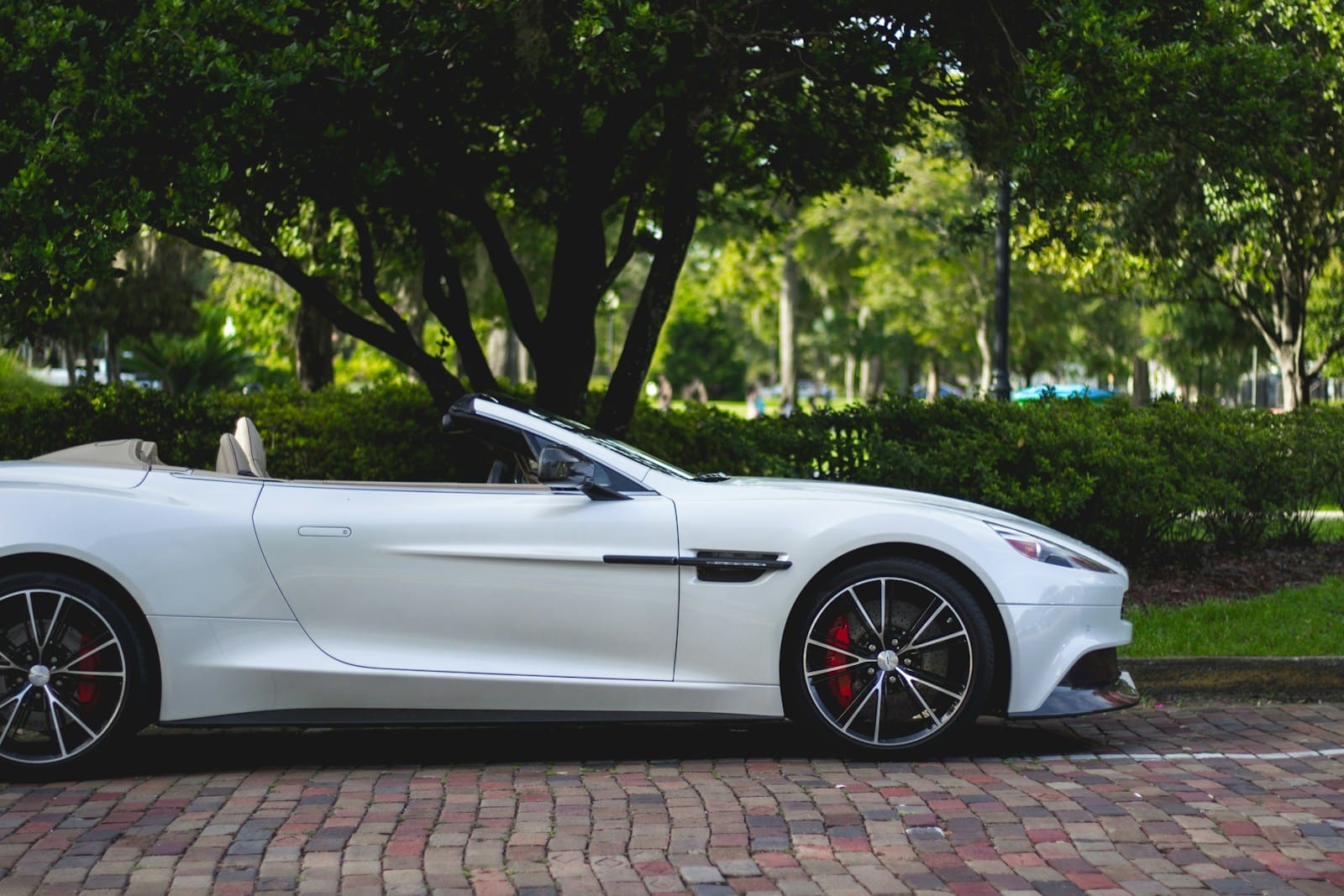 assurance Aston Martin V12 Vantage S