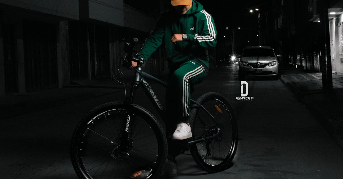 découvrez une analyse swot approfondie d'adidas, révélant les forces, faiblesses, opportunités et menaces de la célèbre marque de sport. explorez comment adidas se positionne sur le marché et son impact sur l'industrie du sport.