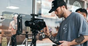 découvrez le bts management commercial opérationnel (mco), une formation clé pour devenir un expert en gestion commerciale, adaptée aux évolutions du marché. apprenez à piloter des projets, gérer des équipes et développer des stratégies efficaces pour réussir dans le monde du commerce.