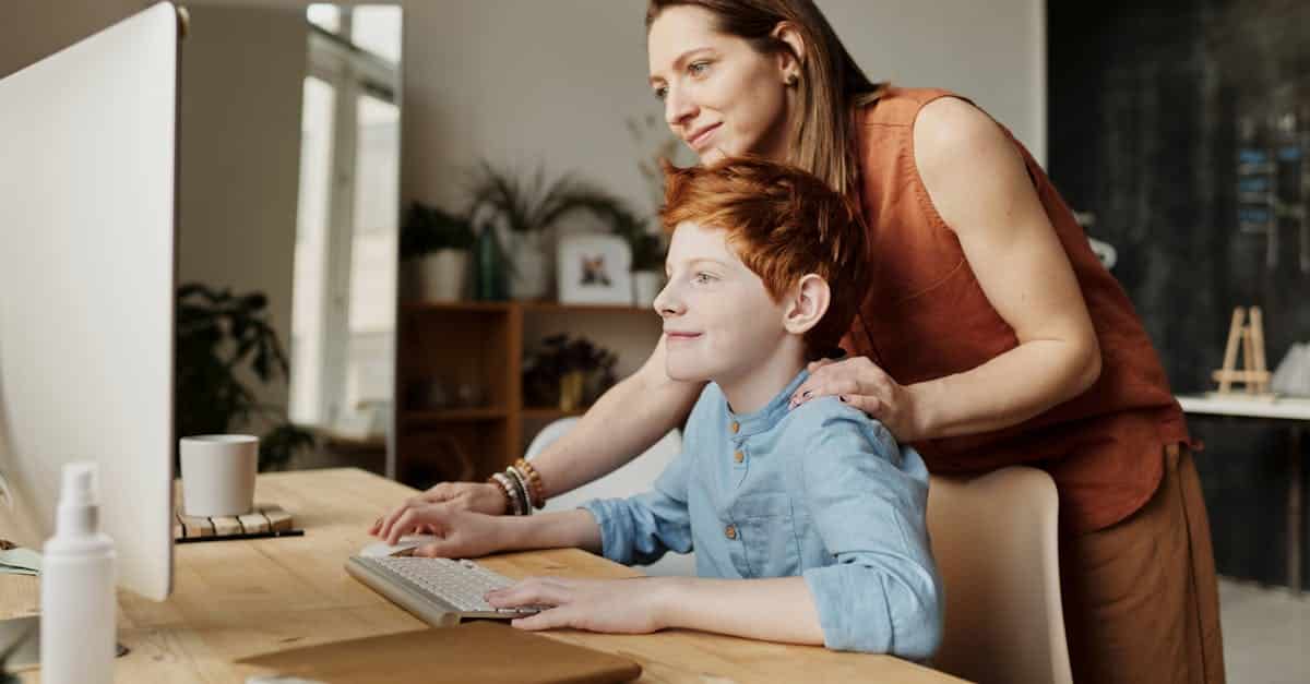 découvrez le monde des family offices, des structures dédiées à la gestion de la richesse des familles, offrant des services personnalisés en matière d'investissement, de fiscalité et de planification successorale. apprenez comment ces bureaux peuvent optimiser le patrimoine familial et assurer un avenir financier serein.
