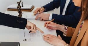 obtenez des conseils juridiques professionnels et personnalisés pour naviguer dans le monde complexe du droit. que vous soyez un particulier ou une entreprise, notre équipe d'experts est là pour vous guider et protéger vos intérêts.