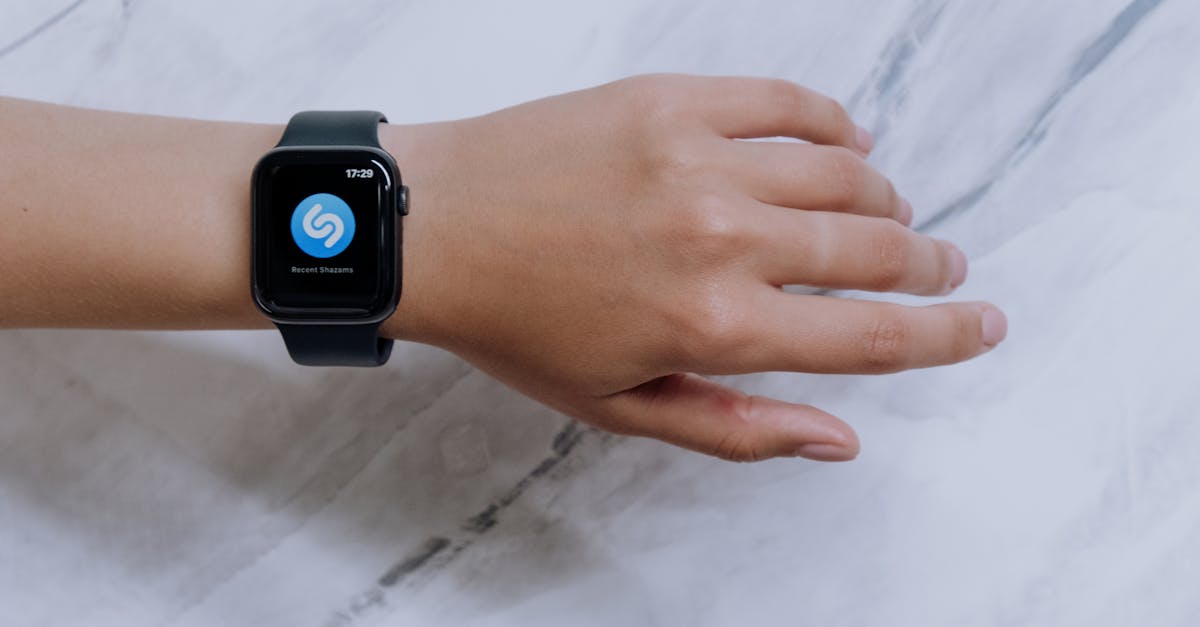 découvrez shazam, l'application incontournable pour identifier instantanément les chansons que vous entendez. grâce à sa technologie de reconnaissance musicale avancée, retrouvez le titre, l'artiste et les paroles de vos morceaux préférés en un clin d'œil. ne manquez plus jamais une mélodie !