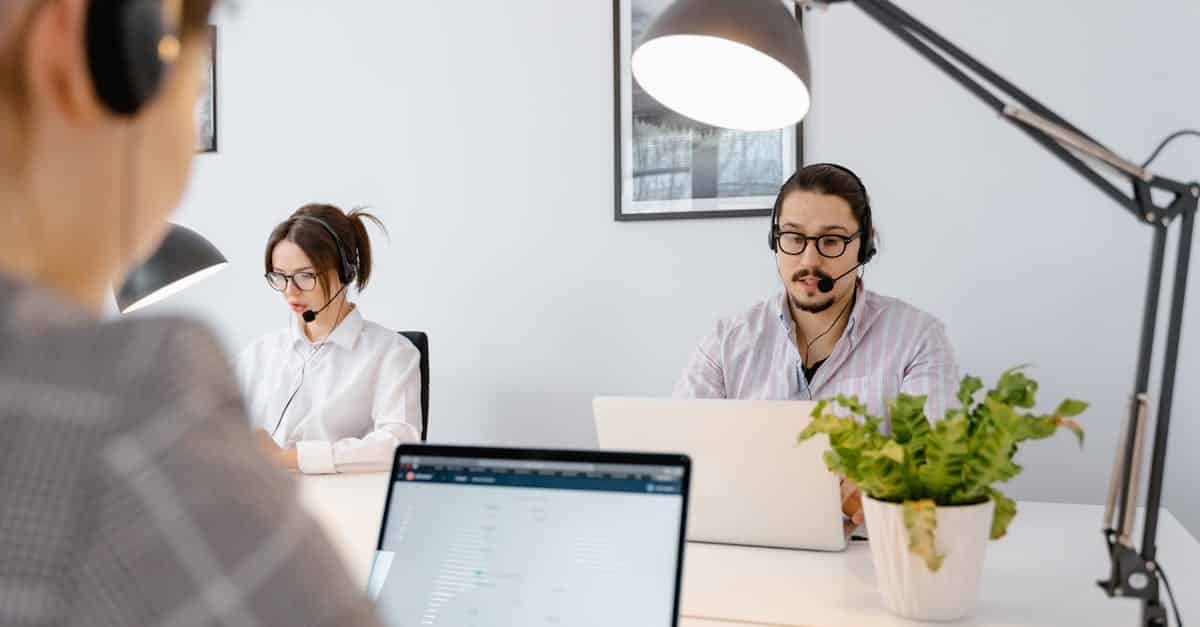 découvrez l'univers du télémarketing : une méthode efficace pour atteindre vos clients, optimiser vos ventes et augmenter la satisfaction client. apprenez les meilleures pratiques, stratégies et outils pour transformer vos campagnes téléphoniques en succès commercial.