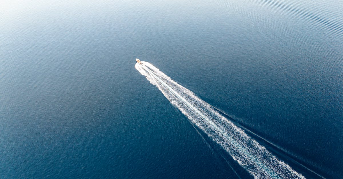 découvrez notre assurance bateau adaptée à vos besoins. protégez votre embarcation avec des garanties complètes et un service client dédié. naviguez en toute sérénité grâce à nos solutions sur mesure.