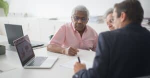 découvrez les avantages d'un courtier en assurance qui vous aide à trouver les meilleures polices adaptées à vos besoins. bénéficiez d'une expertise personnalisée pour économiser et protéger vos biens.