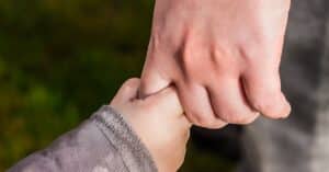 découvrez l'importance de la confiance dans les relations personnelles et professionnelles. apprenez comment construire une confiance durable et renforcer vos liens grâce à des conseils pratiques et des stratégies efficaces.