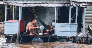 découvrez les conséquences dévastatrices des inondations, leurs causes principales et les mesures préventives à adopter pour réduire les risques. informez-vous sur les impacts environnementaux et sociaux des crues, ainsi que sur l'importance de la gestion de l'eau dans un contexte de changement climatique.