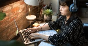 découvrez l'art des négociations : stratégies, techniques et conseils pour réussir vos échanges, que ce soit en affaires ou dans la vie quotidienne. apprenez à convaincre, à écouter et à trouver des solutions gagnant-gagnant.