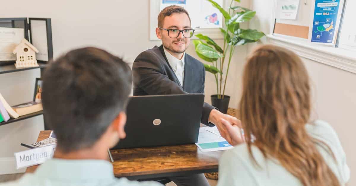 découvrez les services de courtage professionnels pour optimiser vos investissements. notre plateforme offre des solutions adaptées à vos besoins financiers, avec des conseils d'experts et des outils innovants pour maximiser vos gains. rejoignez-nous pour une expérience de courtage simplifiée et efficace.