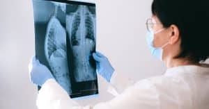 découvrez le rôle essentiel des radiologistes, spécialistes de l'imagerie médicale, dans le diagnostic et le suivi des maladies grâce aux technologies avancées telles que l’irm, la radiographie et le scanner.