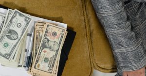 découvrez l'importance de la solvabilité dans le monde financier. apprenez comment évaluer la capacité d'une entreprise à honorer ses dettes et à maintenir sa situation financière stable. explorez les enjeux et les outils pour mesurer la solvabilité, essentiels pour les investisseurs et les créateurs d'entreprise.