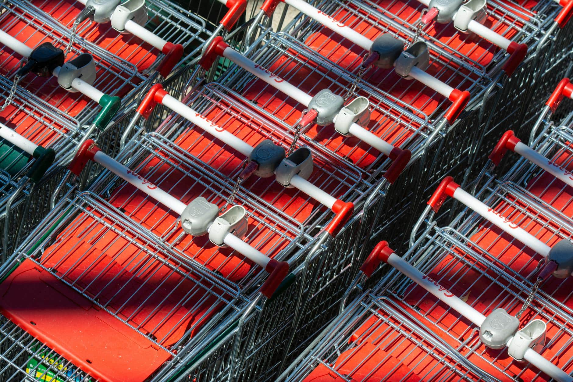Analyse PESTEL Auchan 2024-2025 : Facteurs clés de restructuration