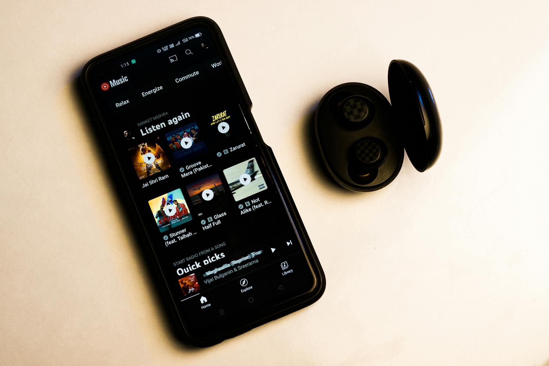 PESTEL Spotify : analyse stratégique 2025 des menaces streaming