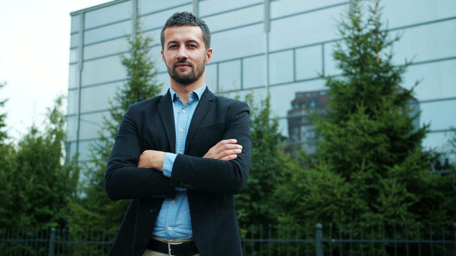 Formation Conseiller en Assurance : Parcours, Diplômes et Débouchés 2025