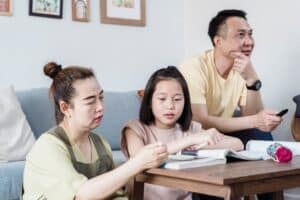 Rente éducation et rente de conjoint : ce que votre prévoyance verserait à vos proches